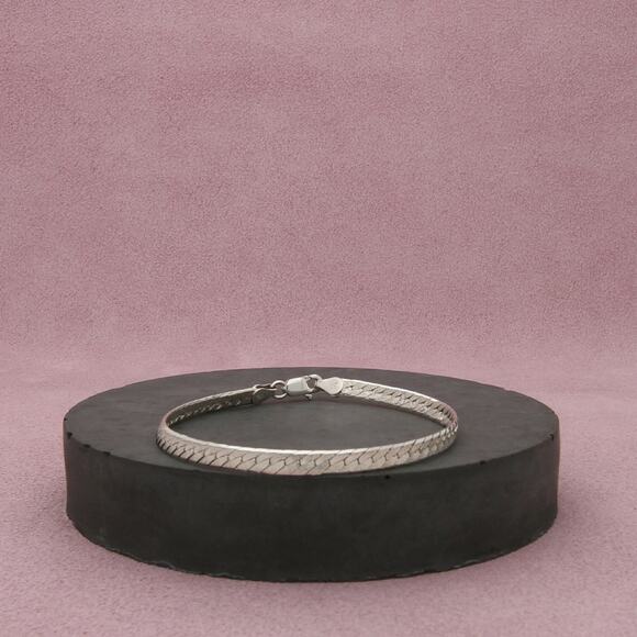 Sterling Jewelry - sterling silver italy 4mm herringbone chain bracelet size 7in